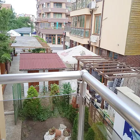 в непосредствена близост до плажа Burgas City