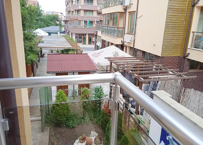 в непосредствена близост до плажа *